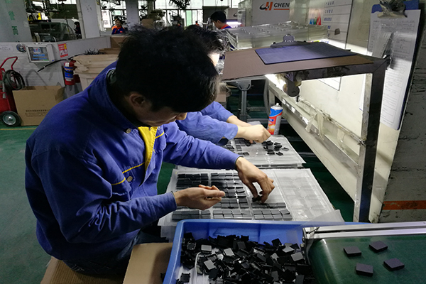 選擇藍牙耳機模具廠——開模前您需要了解這個！