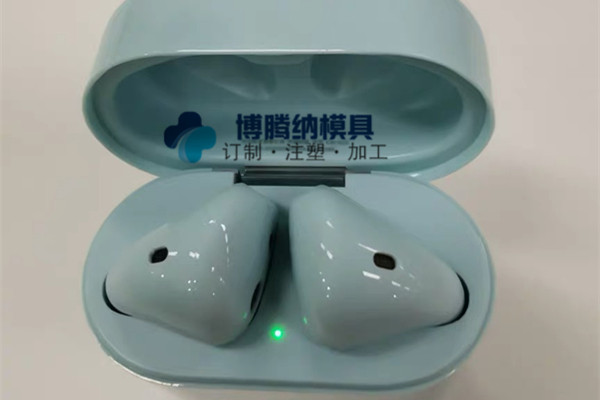 深圳TWS藍牙耳機模具：博騰納獨家專利，有分模線但你看不見！