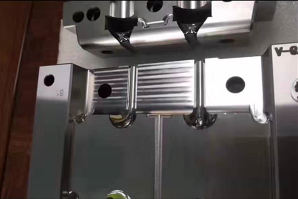 深圳藍牙耳機注塑加工廠：博騰納設立12道QC質檢工序，品質有保障
